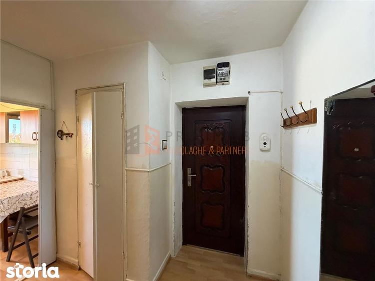 Apartament cu 2 camere semidecomandat, mobilat în Central