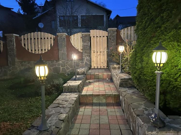 Casă cu 4 camere cu Teren 200 Mp în Central