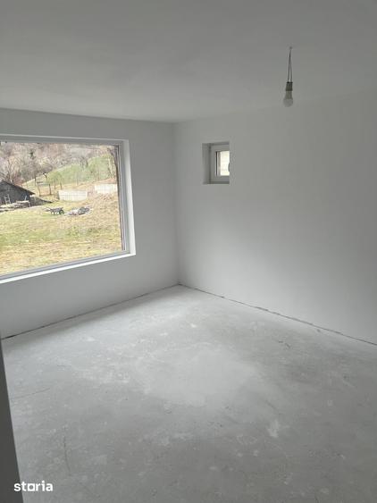 Casă cu 8 camere cu Teren 2100 Mp în Central