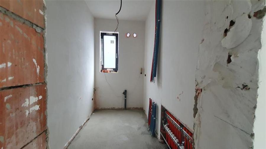 Casă individuală cu 7 camere cu Teren 450 Mp în Moara