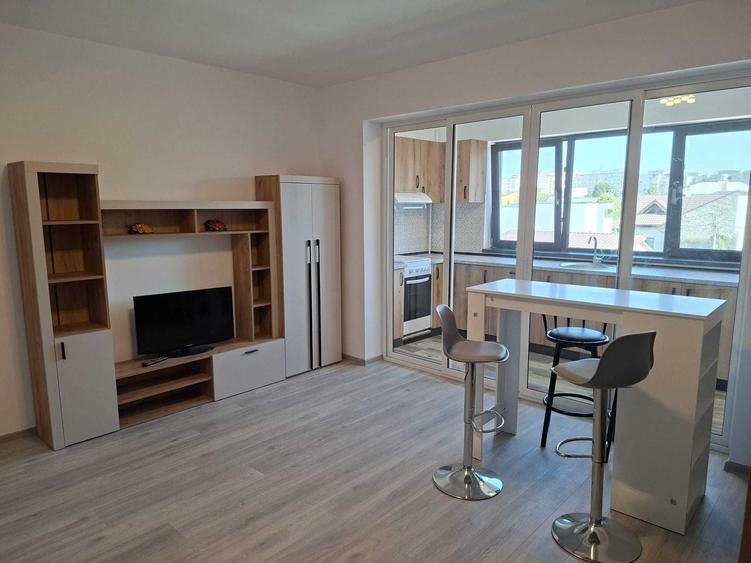 Apartament cu 3 camere semidecomandat în Brâncoveanu