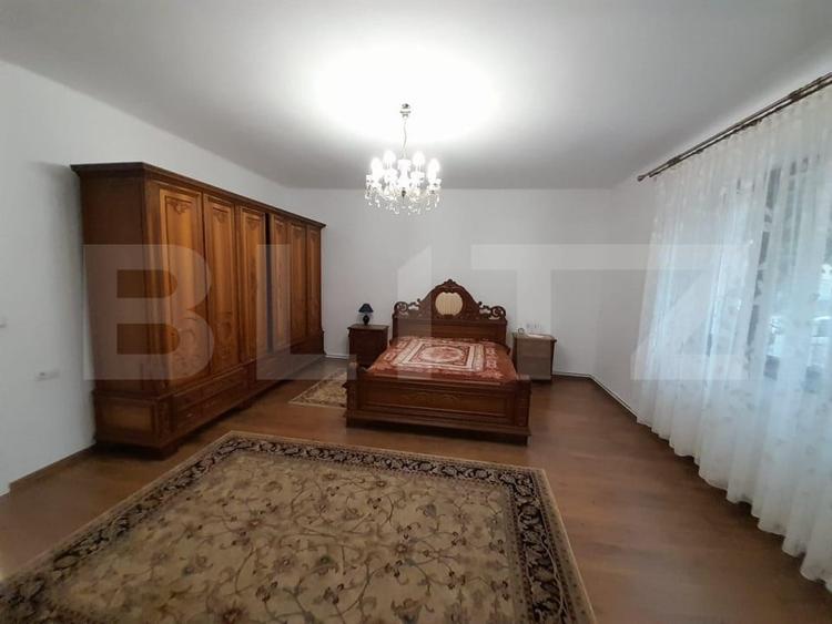 Casă individuală cu 5 camere cu Garaj în Central