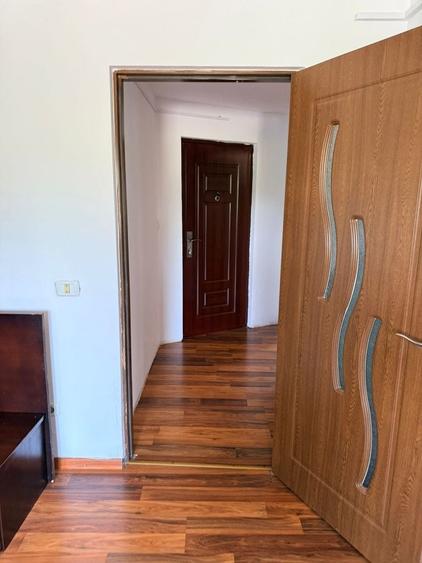 Inchiriez apartamnt intr o vila - 8