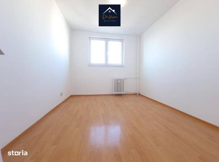 Apartament cu 3 camere decomandat în Sud