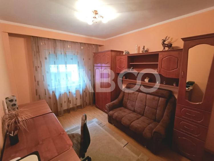 Apartament cu 3 camere semidecomandat, mobilat în Turnișor