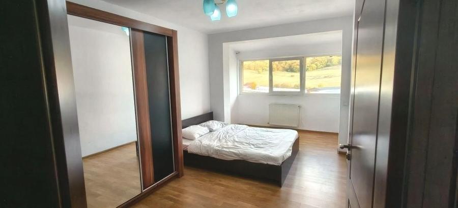Apartament cu 3 camere semidecomandat în Florești