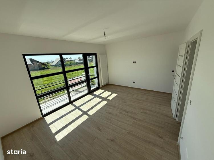 Casă cu 4 camere cu Teren 490 Mp în Păulești