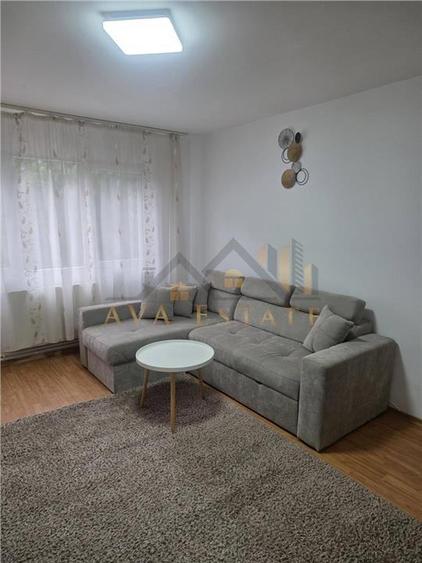 Apartament cu 3 camere semidecomandat, mobilat în Circumvalațiunii