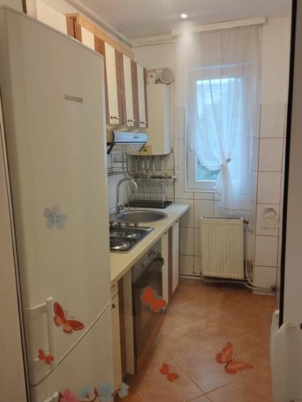 Apartament cu 3 camere semidecomandat în Central