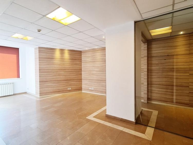 Birou, de 286 mp, în Romană
