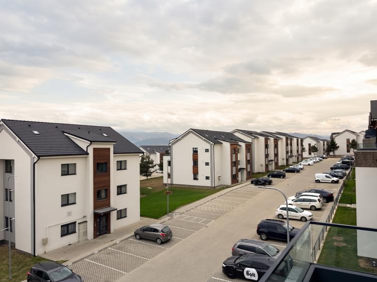 Apartament cu 2 camere semidecomandat în Aeroport