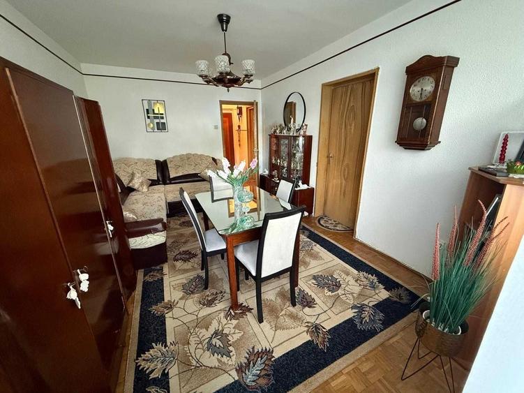 Apartament cu 2 camere decomandat în Central
