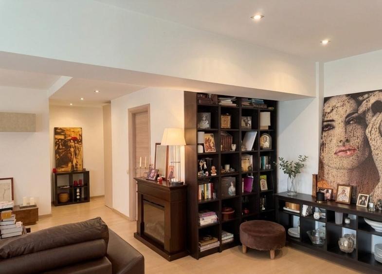 Apartament cu 4 camere decomandat în Băneasa