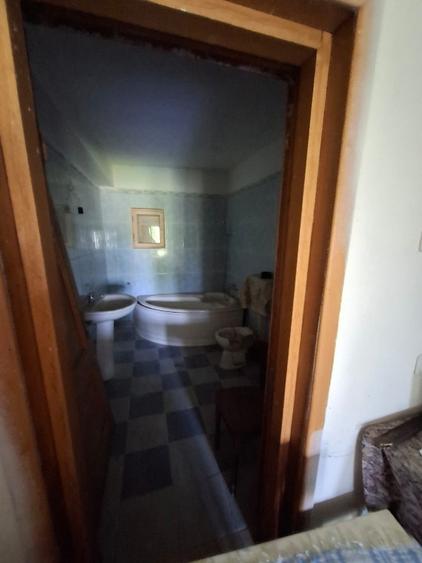 Casă individuală cu 6 camere cu Teren 4500 Mp în Novaci