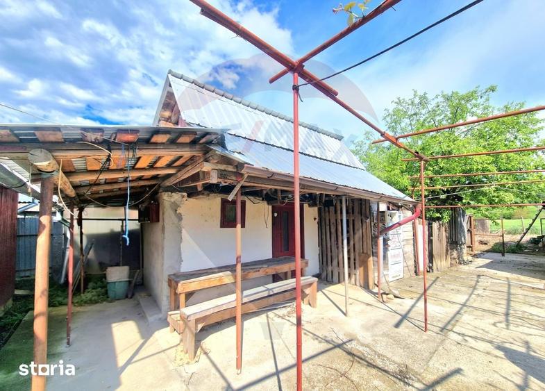 Casă cu 3 camere cu Teren 2254 Mp în Mănăstirea Cașin