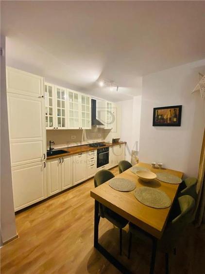 Apartament cu 2 camere semidecomandat, mobilat în Aradului