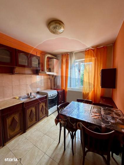 Apartament cu 3 camere semidecomandat în Central