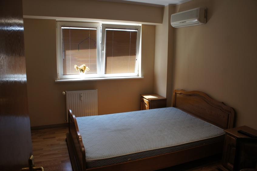 Apartament cu 3 camere decomandat în Dorobanți