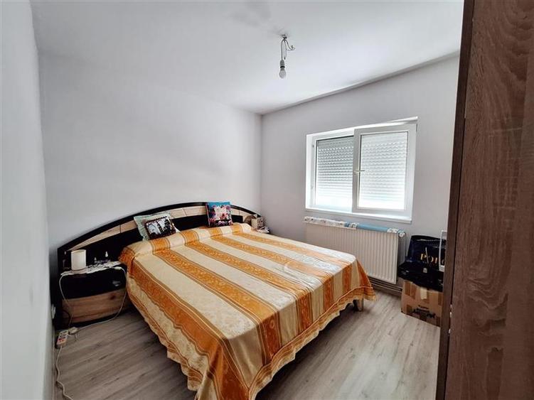 Apartament cu 2 camere semidecomandat, mobilat în Mioriței