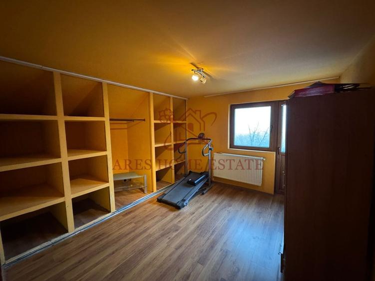 Casă individuală cu 7 camere cu Canalizare în Orțișoara