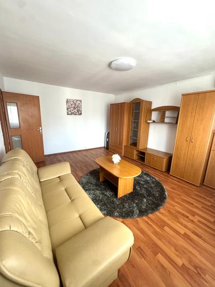Garsonieră decomandată în Decebal