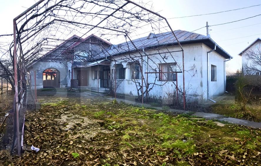 Casă individuală cu 8 camere cu Teren 1038 Mp în Lucieni