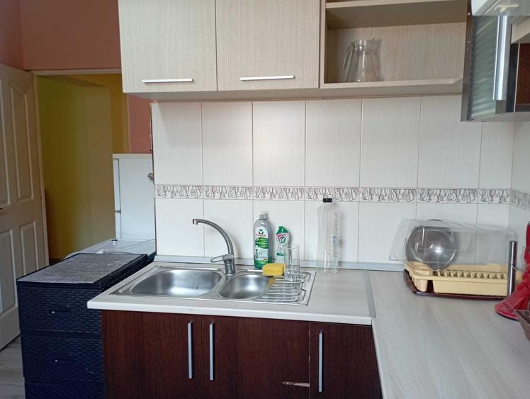Apartament cu 3 camere decomandat în Zăvoi
