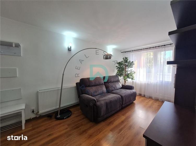 Apartament cu 3 camere semidecomandat în Triaj