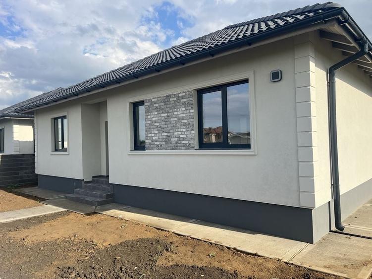 Casă cu 4 camere cu Teren 388 Mp în Șag
