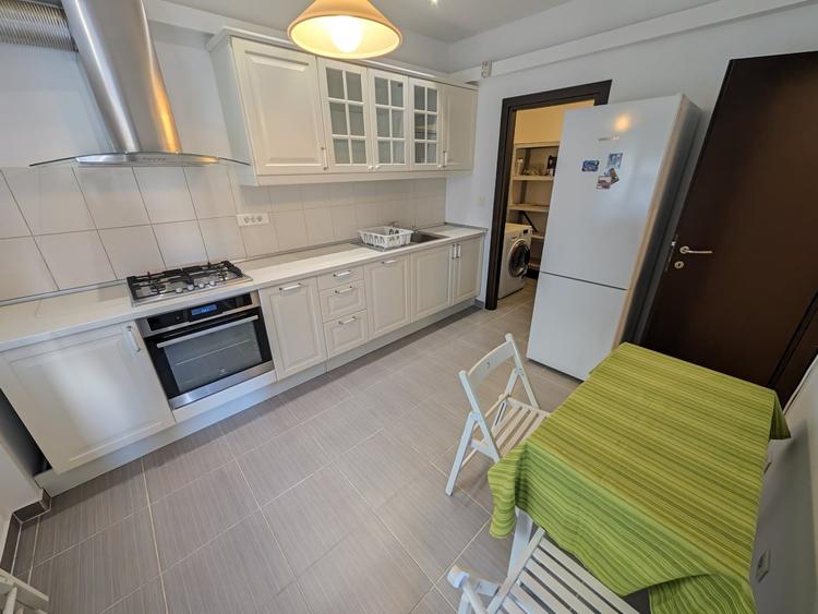 Apartament cu 3 camere, mobilat în Băneasa