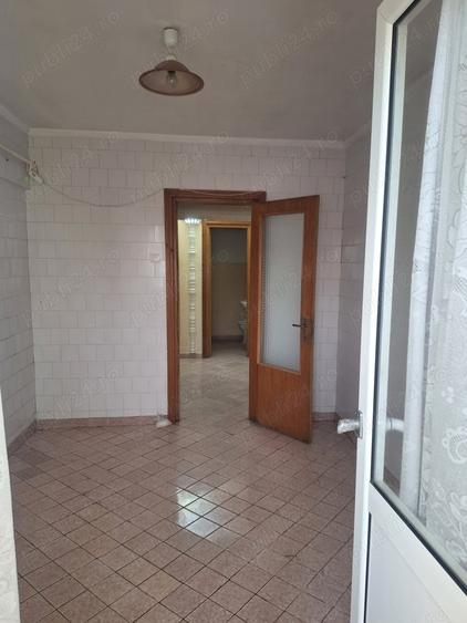 Apartament cu 3 camere decomandat în Obor