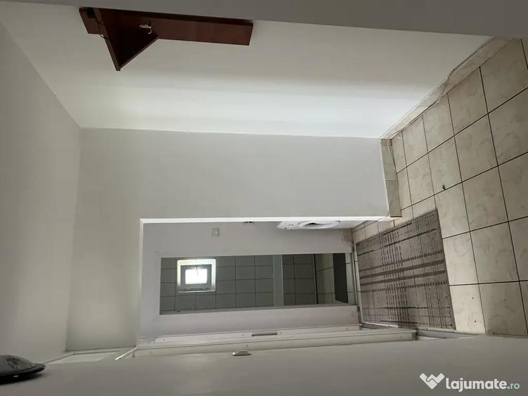 Apartament cu 3 camere decomandat în Canta