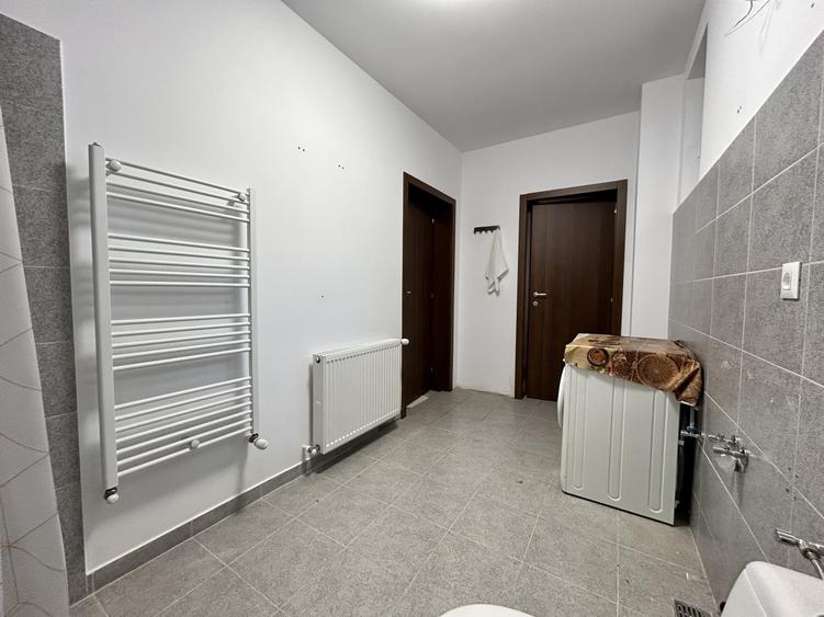 Casă individuală cu 5 camere cu Canalizare în Dobroești