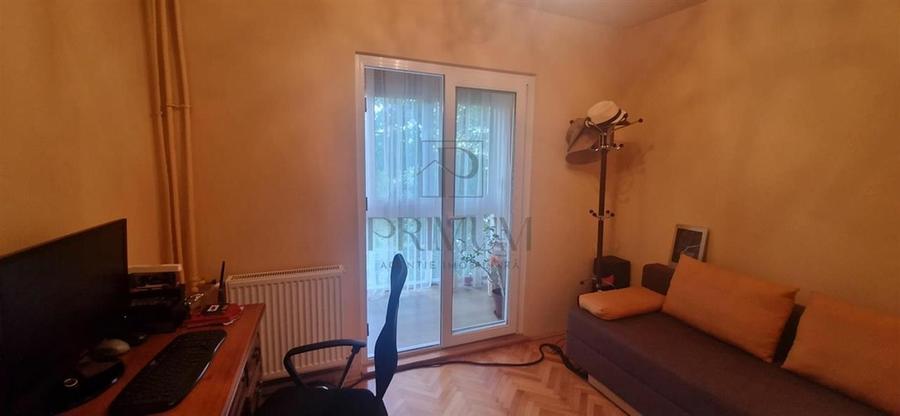 Apartament cu 4 camere decomandat în Aradului