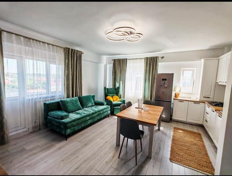 Apartament cu 3 camere decomandat în Exterior Vest
