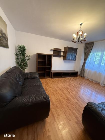 Apartament cu 3 camere decomandat în Tei