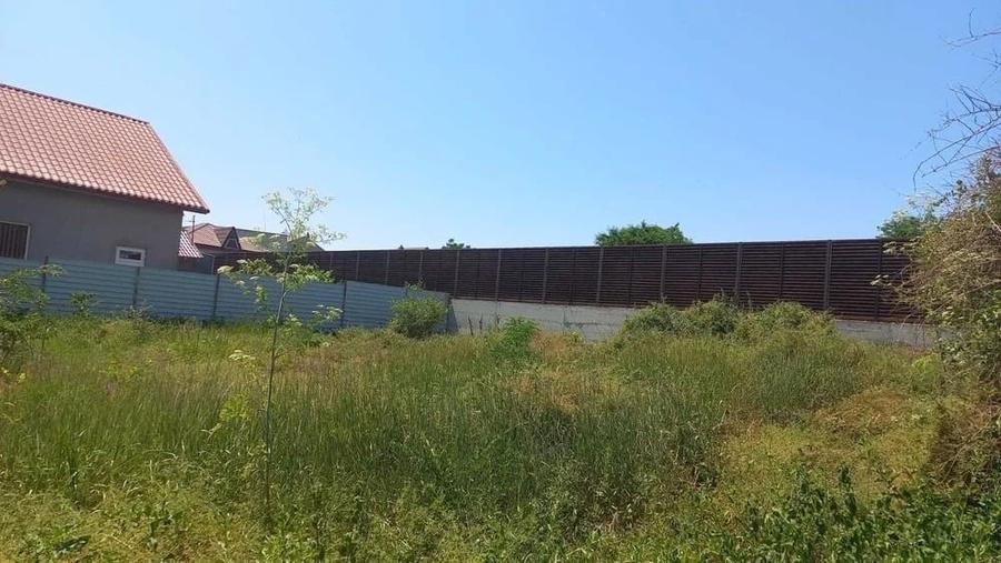 Teren Construcții intravilan de 500 mp, în Lazu