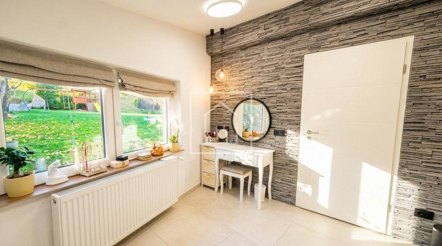 Casă individuală cu 8 camere cu Piscina în Sibiel