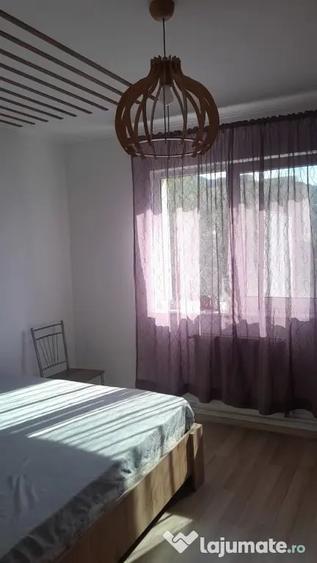 Apartament cu 3 camere semidecomandat în Central