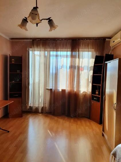 Garsonieră decomandată în Titan