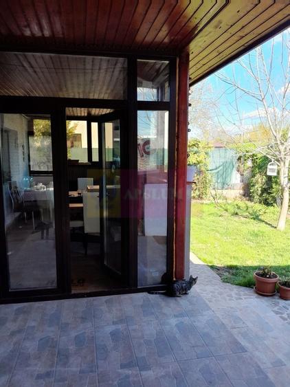 Casă individuală cu 5 camere cu Canalizare în Tineretului