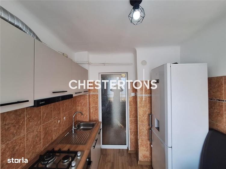 Apartament cu 3 camere semidecomandat în Independenței