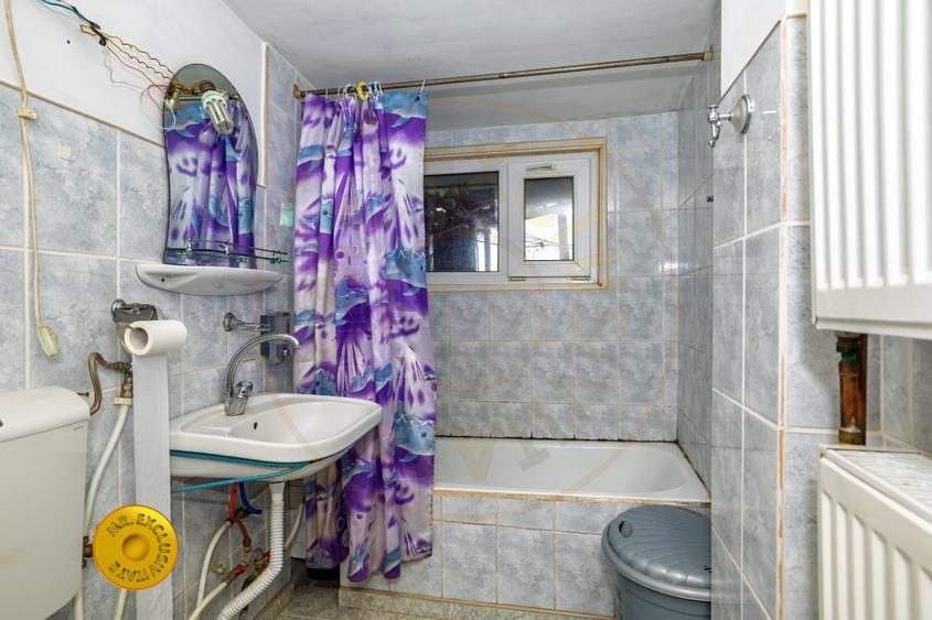 Casă individuală cu 8 camere cu Garaj în Căldăraru