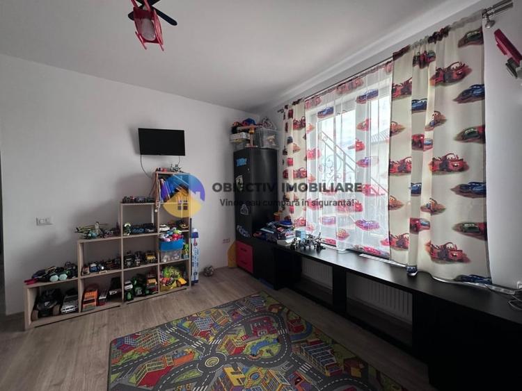 Casă individuală cu 4 camere cu Canalizare în 1 Mai