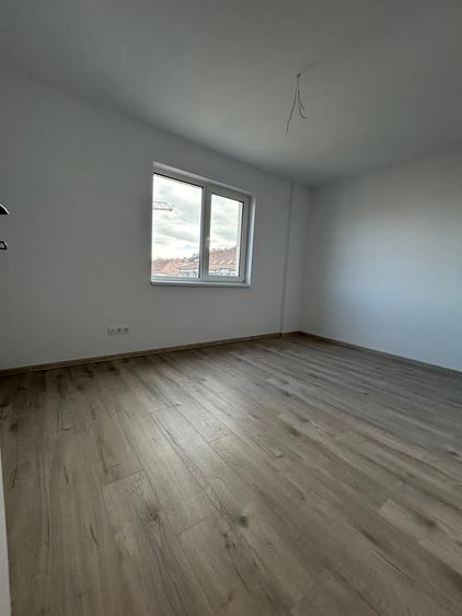 Apartament cu 5 camere semidecomandat în Central