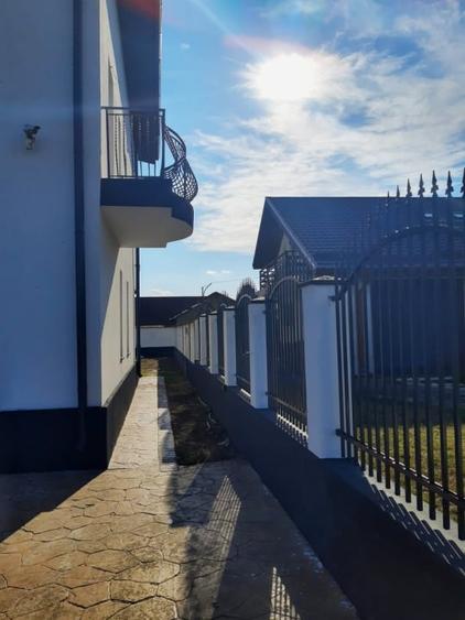 Duplex cu 6 camere cu Canalizare în Joița