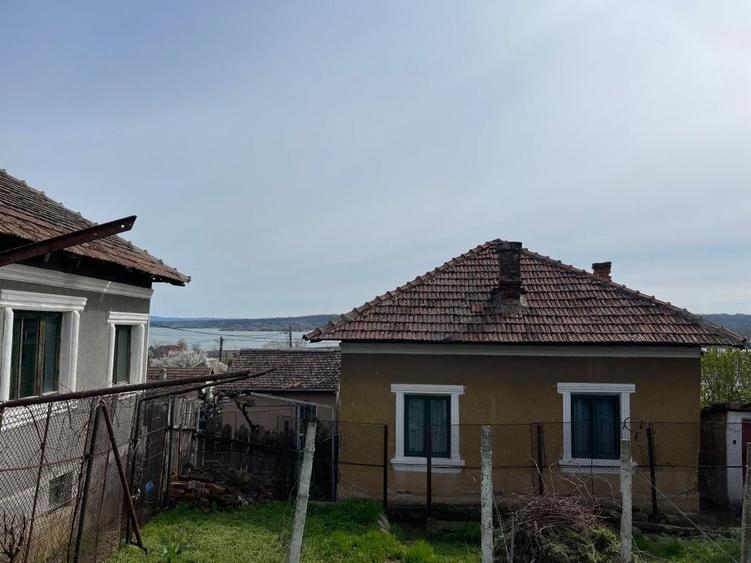 Casă cu 4 camere în Șimian