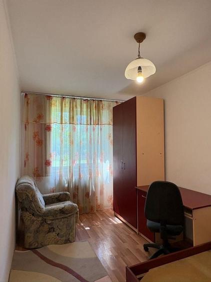 Apartament cu 4 camere decomandat în Central