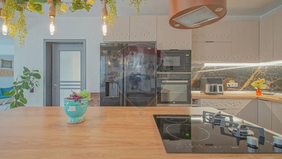 Casă cu 5 camere cu Teren 605 Mp în Electroprecizia