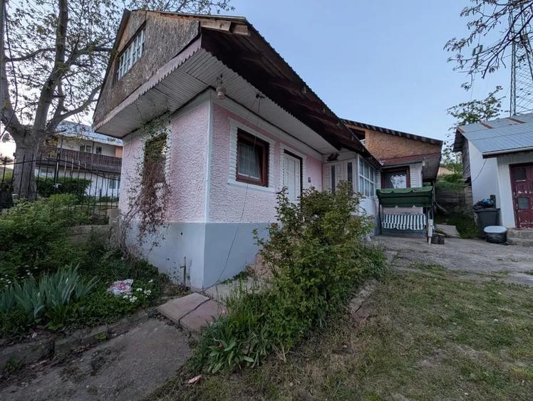 Casă individuală cu 3 camere cu Teren 720 Mp în Sărata